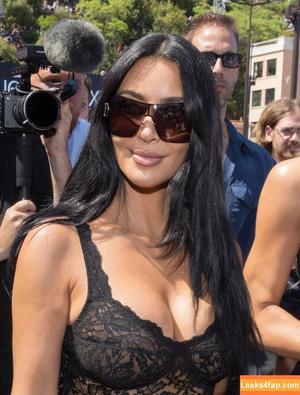 Kim Kardashian photo #5616