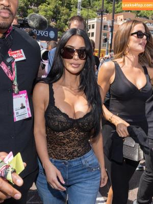 Kim Kardashian photo #5617