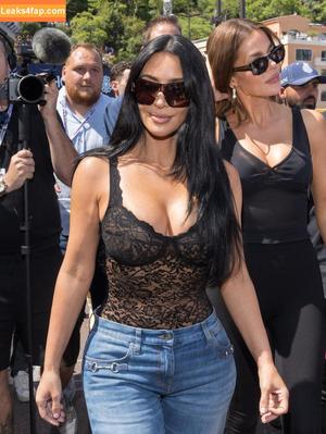 Kim Kardashian photo #5619