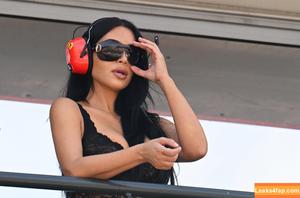 Kim Kardashian photo #5622