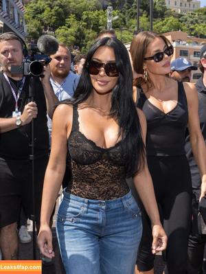 Kim Kardashian photo #5623
