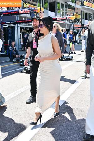 Kim Kardashian photo #5626