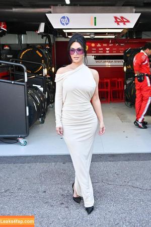 Kim Kardashian photo #5629