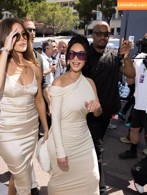 Kim Kardashian photo #5645