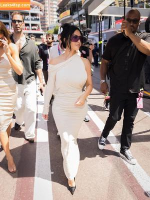 Kim Kardashian photo #5648