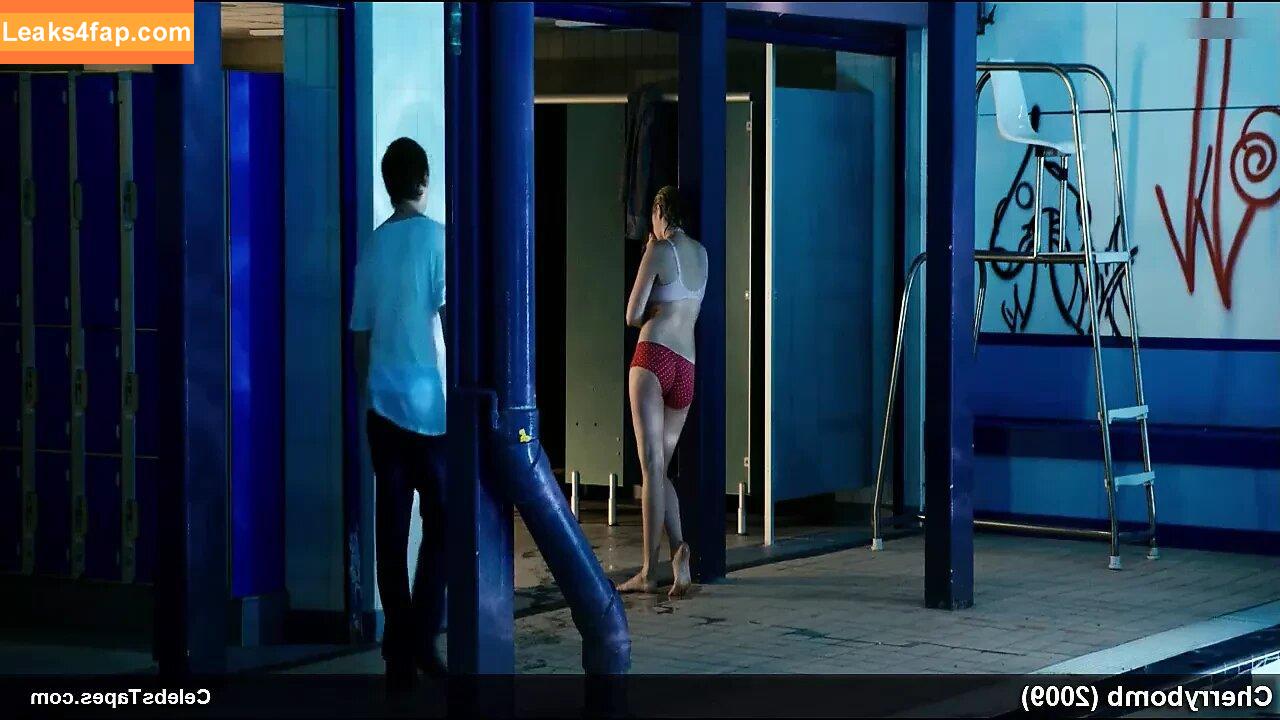 Kimberley Nixon /  leaked photo photo #0005