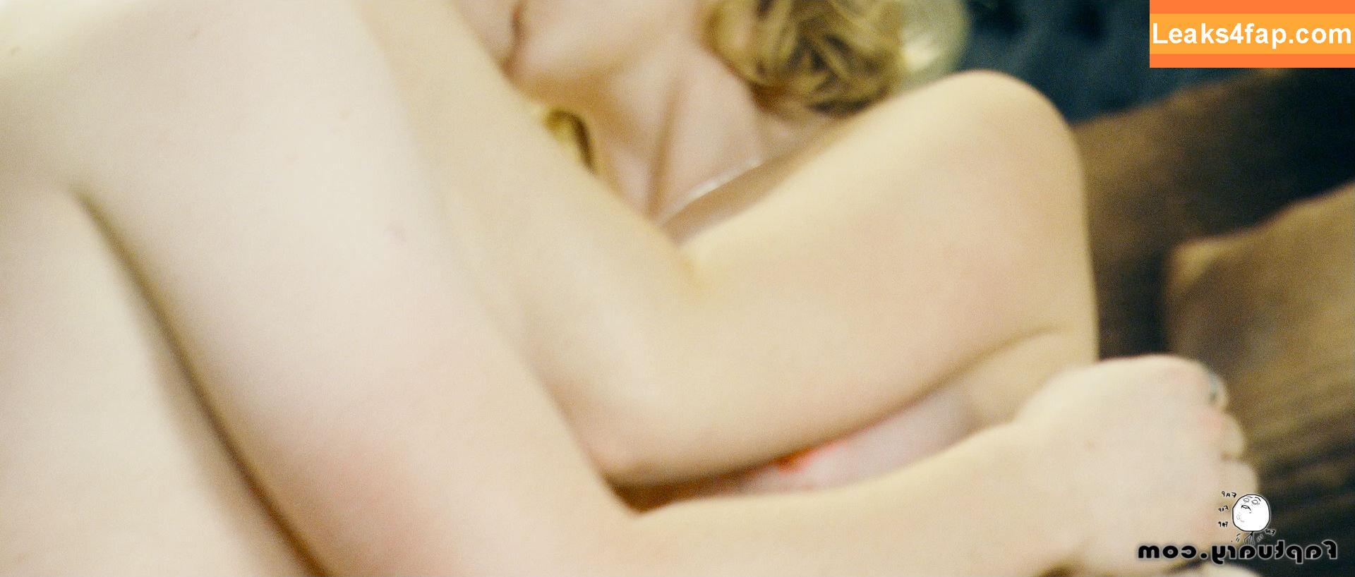 Kimberley Nixon /  leaked photo photo #0006