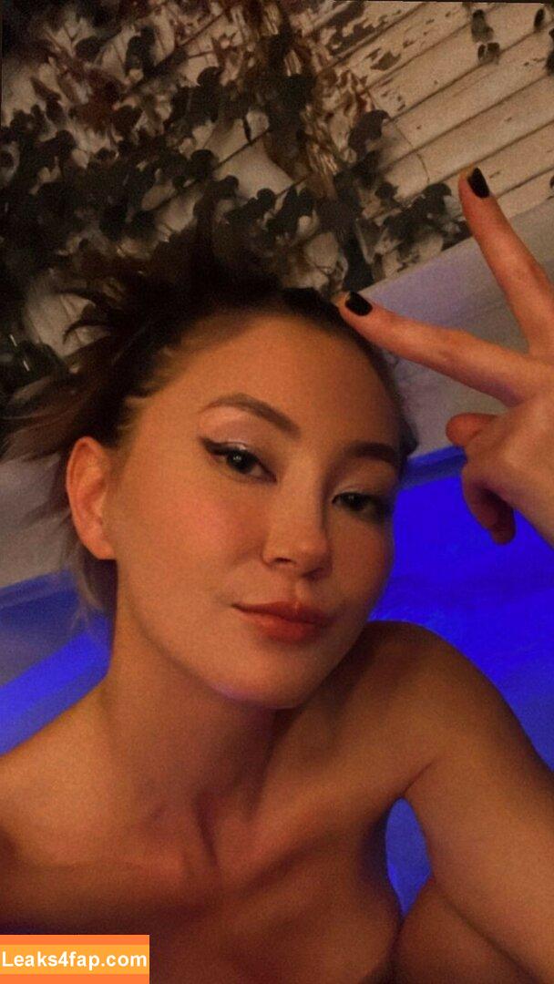 Kimiko Glenn / https: / kimikoglenn leaked photo photo #0053