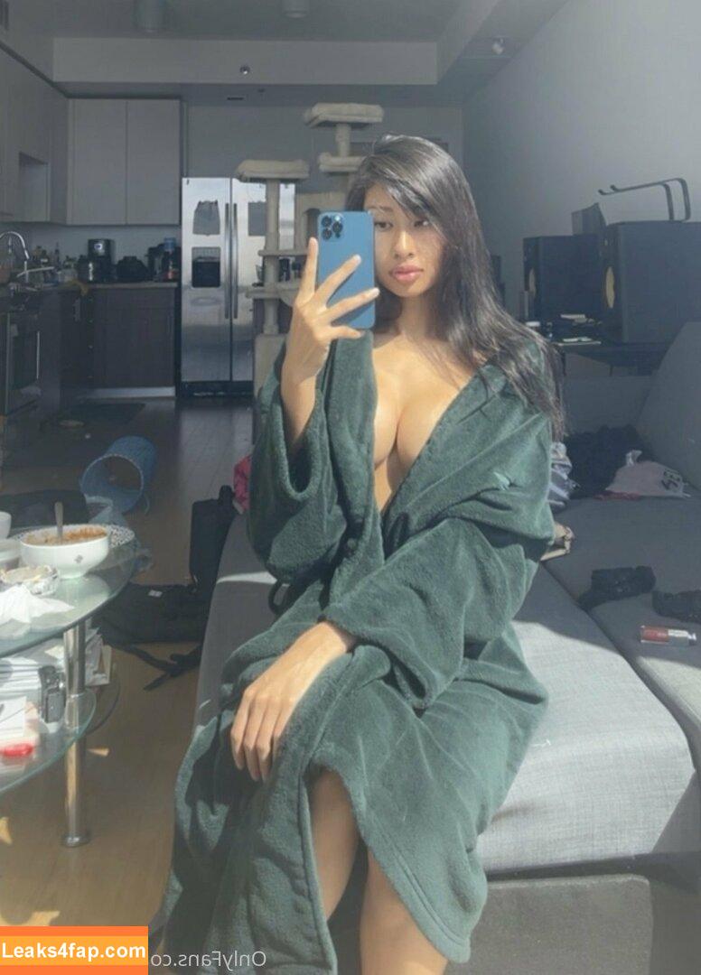 Kimmy Kums / Kimthebustyasian / kim.kums leaked photo photo #0001