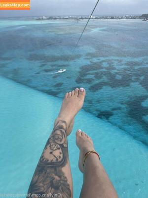 KimVelezOficial photo #0045