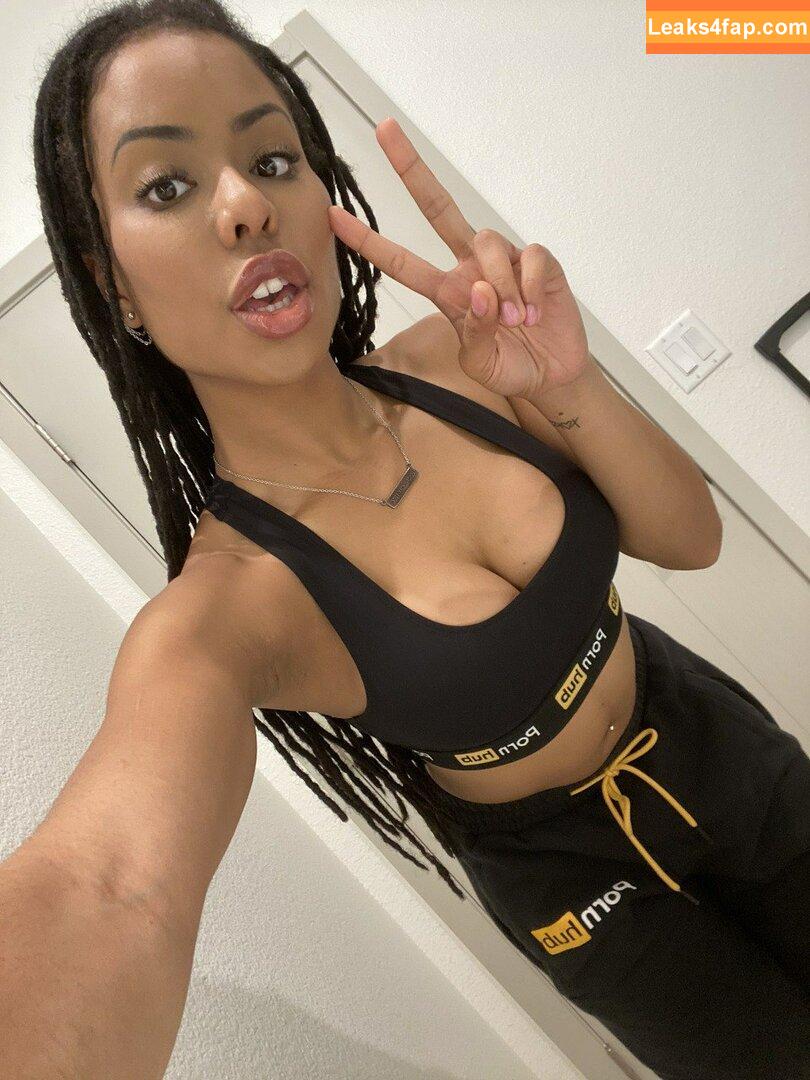 Kira Noir / thekiranoir / thekiranoirgram leaked photo photo #0553