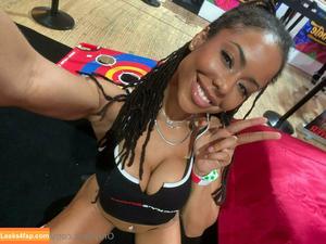 Kira Noir photo #0140