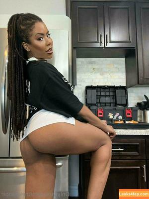 Kira Noir photo #0321