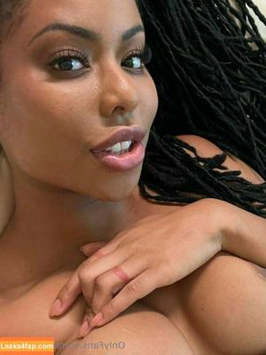 Kira Noir photo #0338