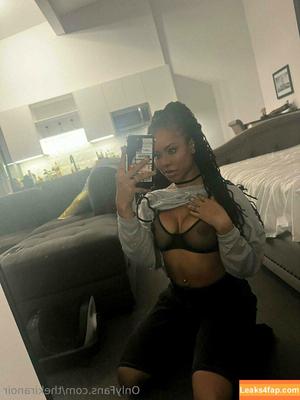 Kira Noir photo #0404