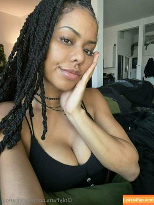 Kira Noir photo #0436