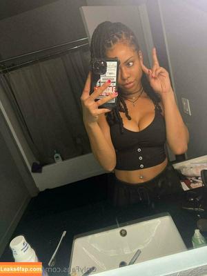 Kira Noir photo #0480