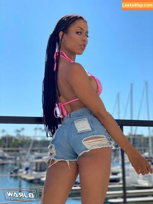 Kira Noir photo #0483