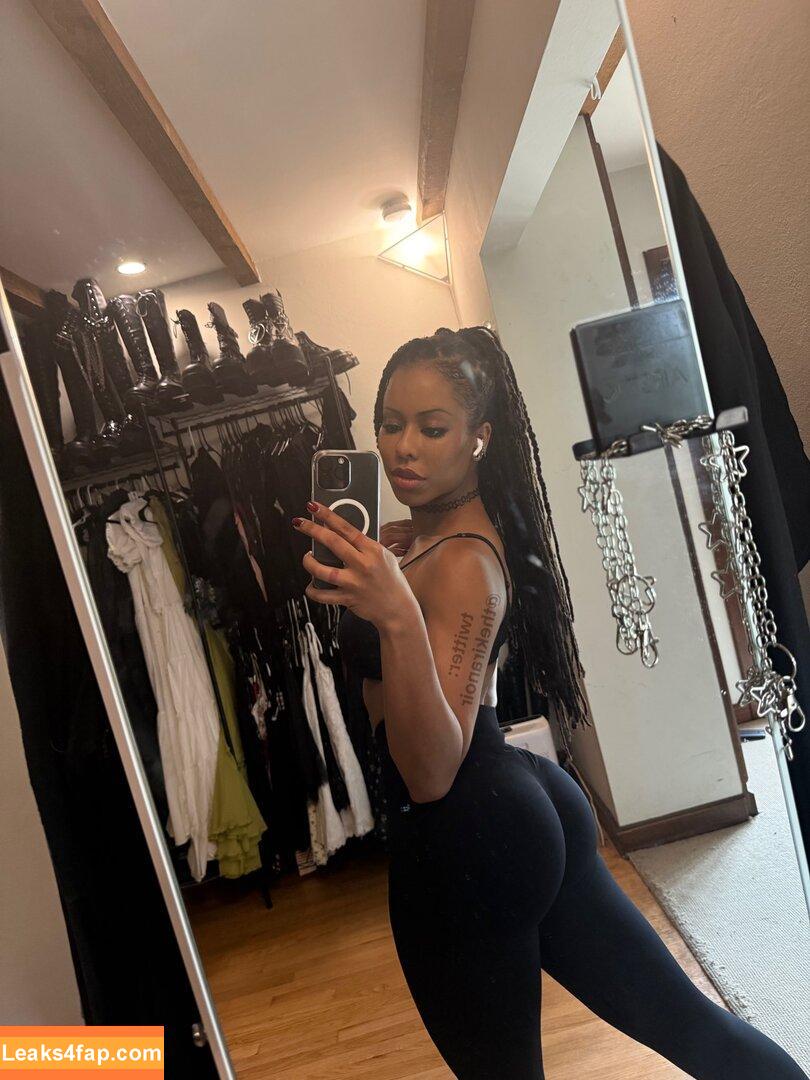 Kira Noir / https: / thekiranoir / thekiranoirgram leaked photo photo #1300
