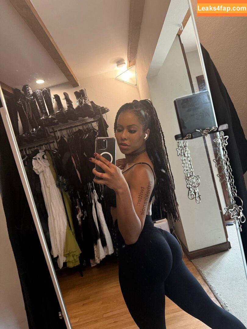 Kira Noir / https: / thekiranoir / thekiranoirgram leaked photo photo #1328