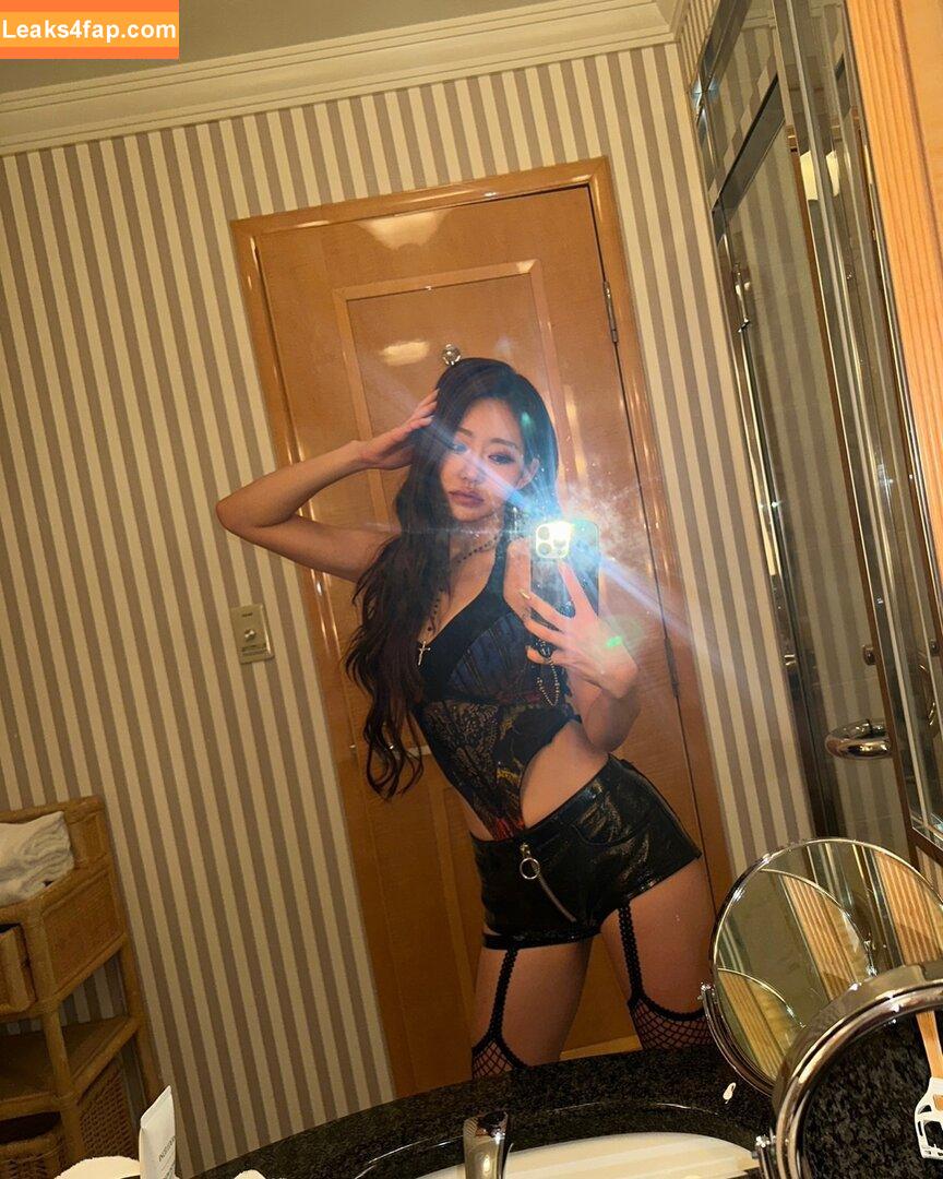 KissLife / Julie / juliephilia / natty_0530 leaked photo photo #0002