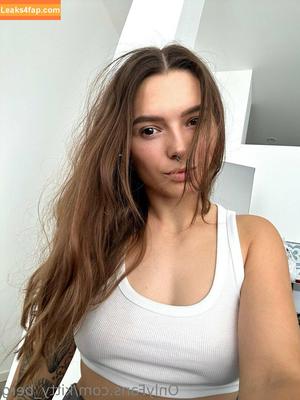 Kitty Berg фото #0335