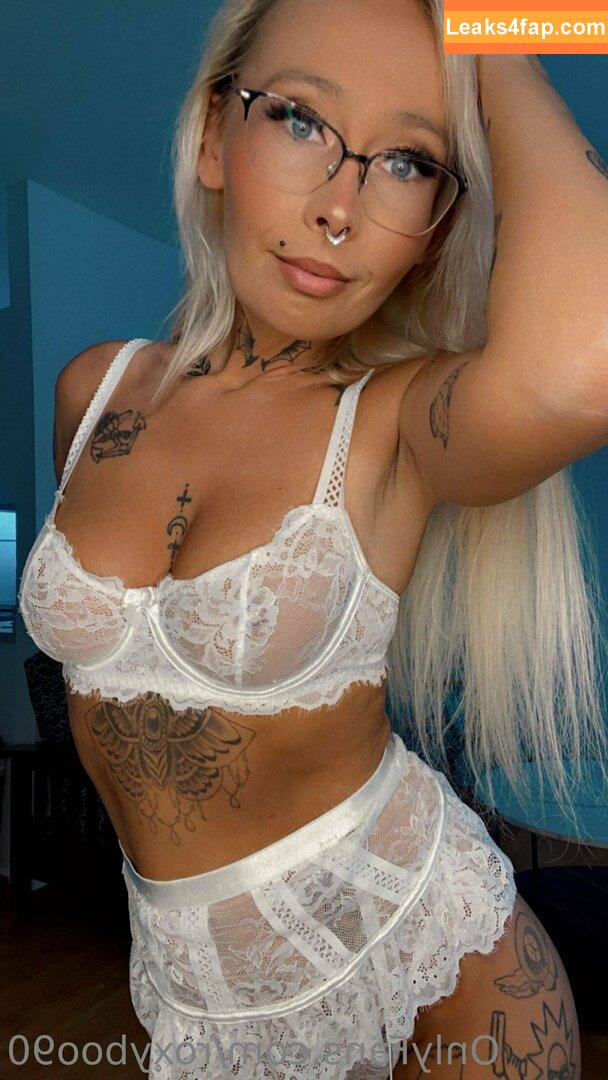 Kitty Mom / Adriana18Star / Kittylovexx99 / Roxyboo90 leaked photo photo #0013