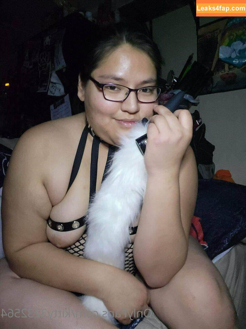 kitty3232564 / cute_hunks leaked photo photo #0018