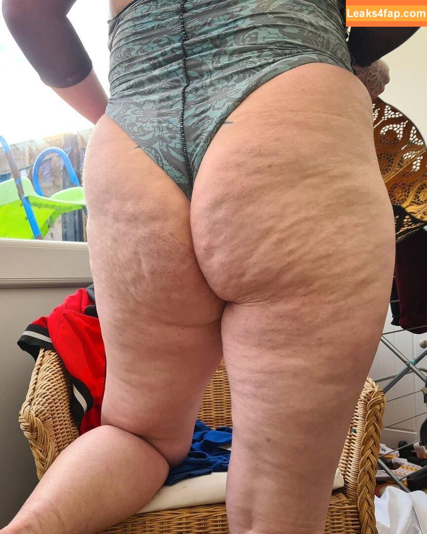 knee_deep_in_life / KneeDeepInLife / Laura Belbin leaked photo photo #0014
