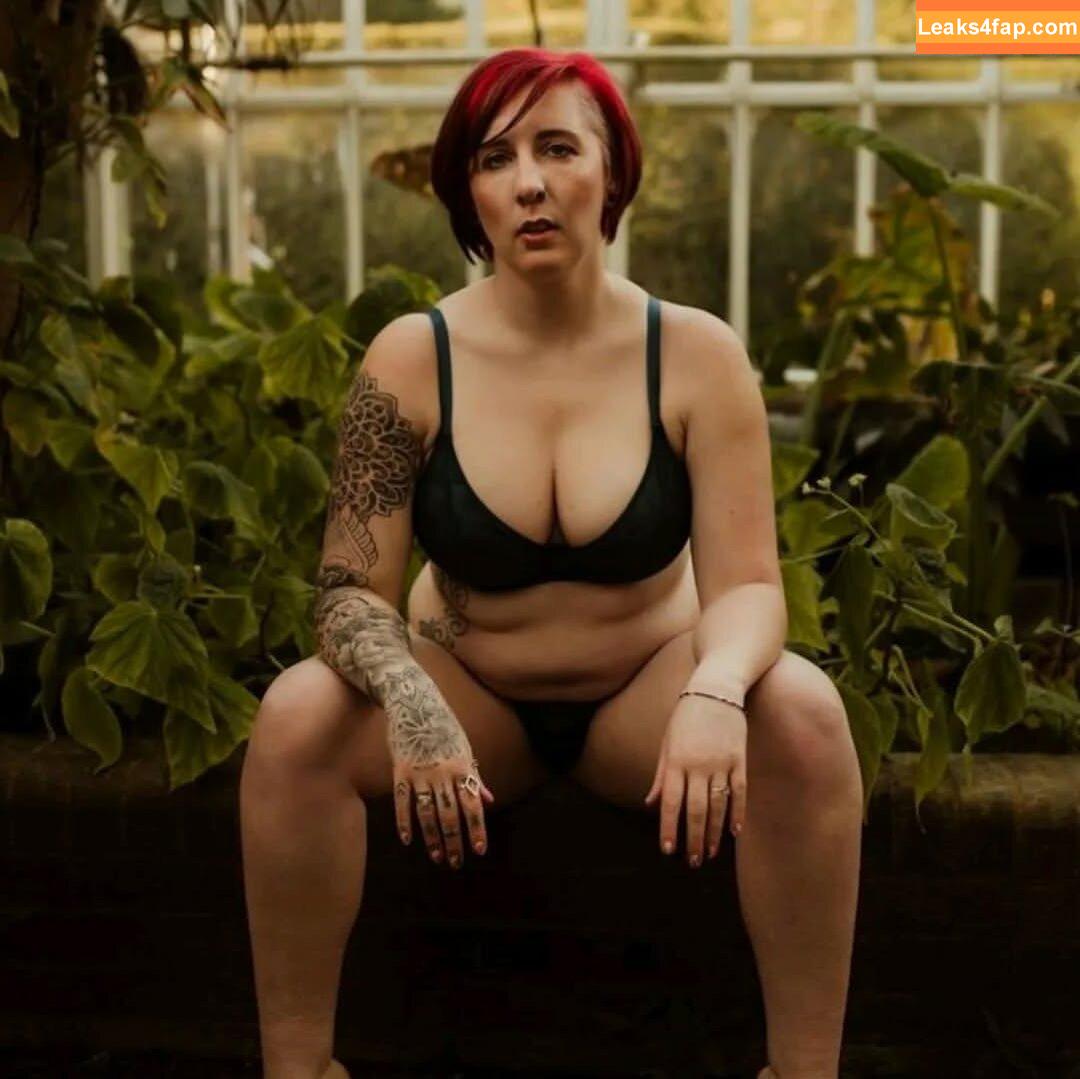 knee_deep_in_life / KneeDeepInLife / Laura Belbin leaked photo photo #0018
