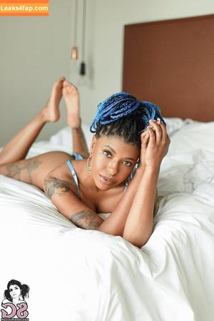 Knoxxia photo #0016