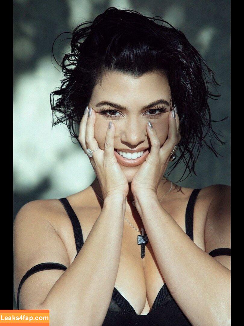 Kourtney Kardashian / kourtneykardash слитое фото фото #0011