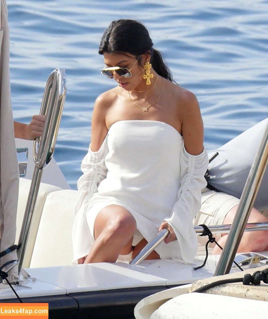 Kourtney Kardashian / kourtneykardash слитое фото фото #0051