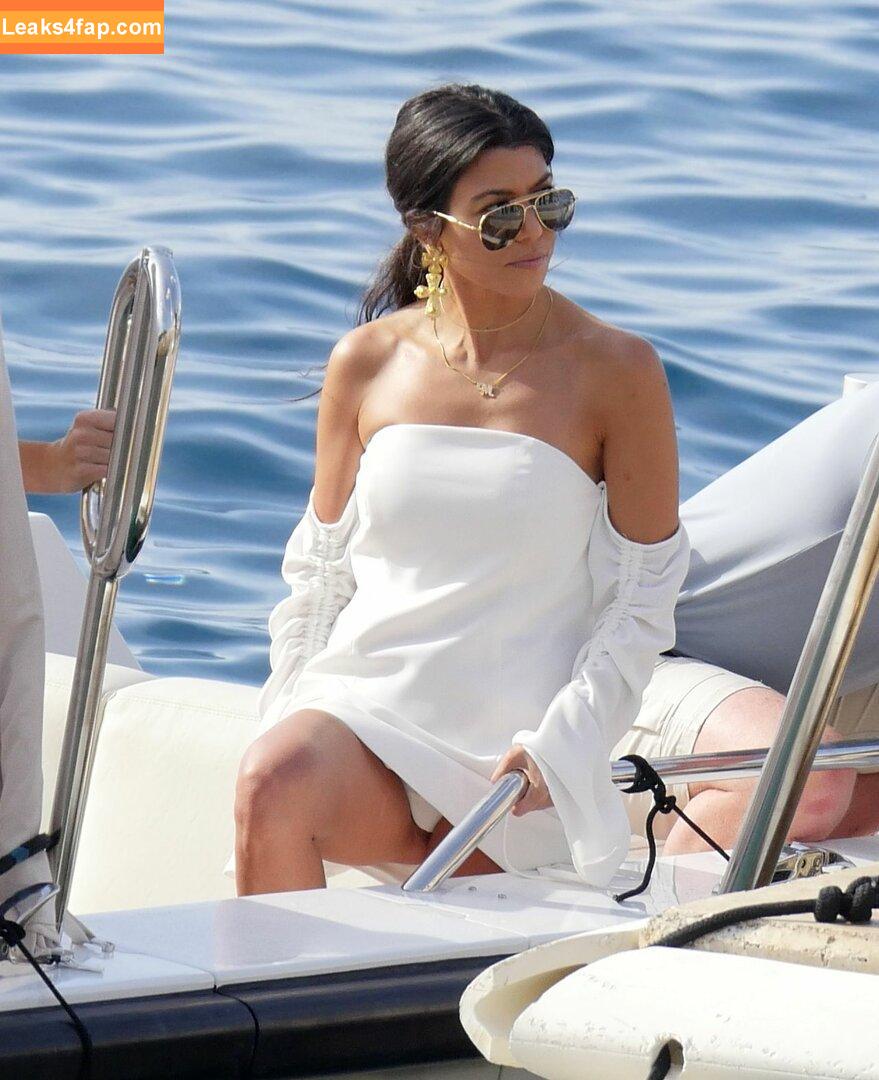 Kourtney Kardashian / kourtneykardash слитое фото фото #0055