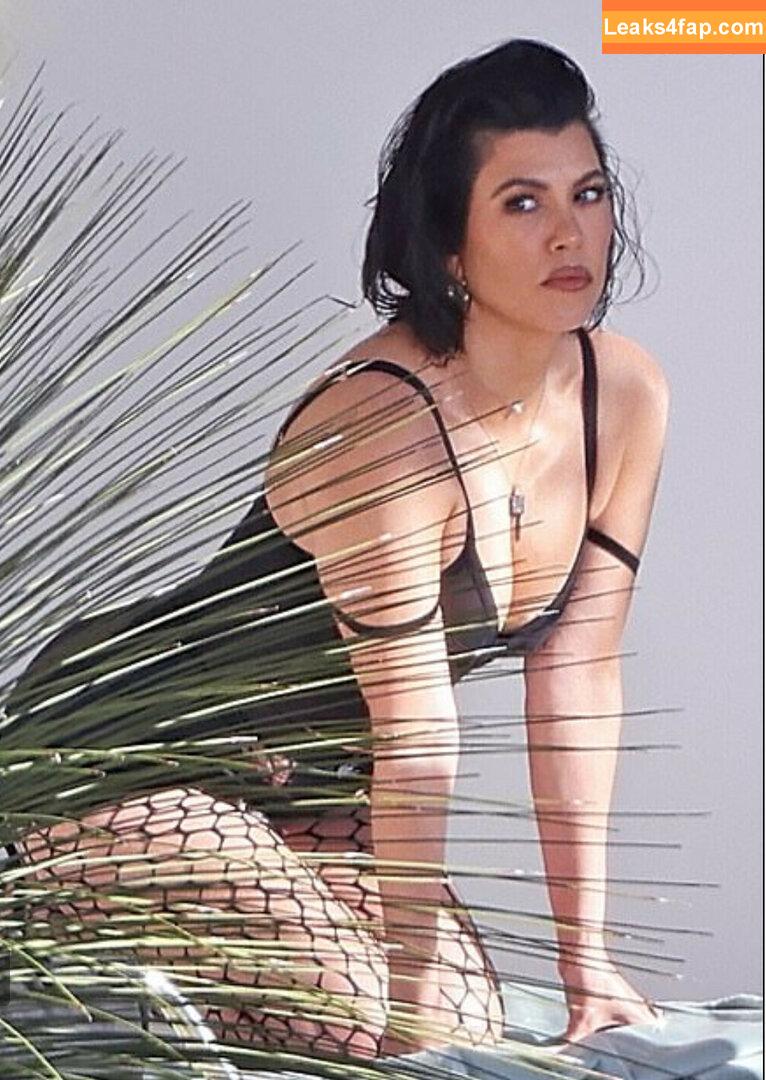 Kourtney Kardashian / kourtneykardash слитое фото фото #0075