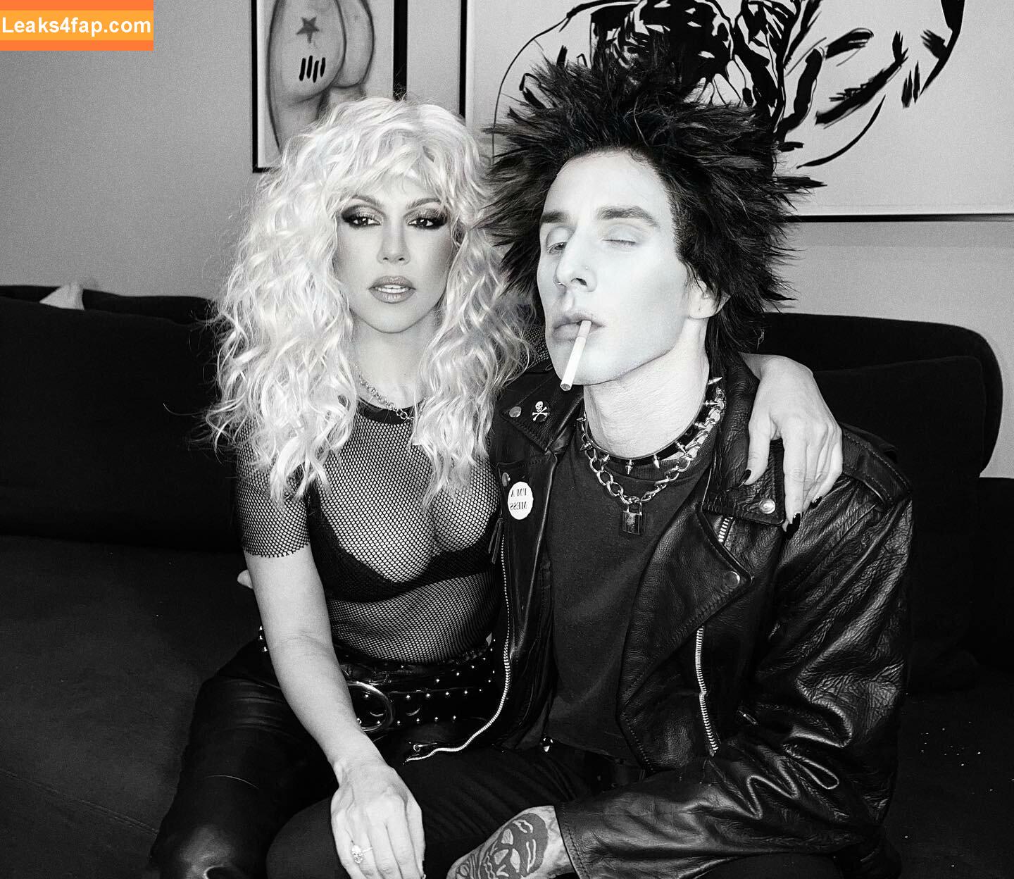 Kourtney Kardashian / kourtneykardash слитое фото фото #0086