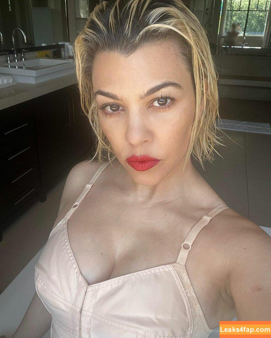 Kourtney Kardashian / kourtneykardash слитое фото фото #0218