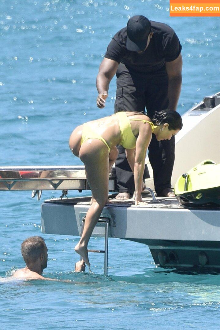 Kourtney Kardashian / kourtneykardash слитое фото фото #0286