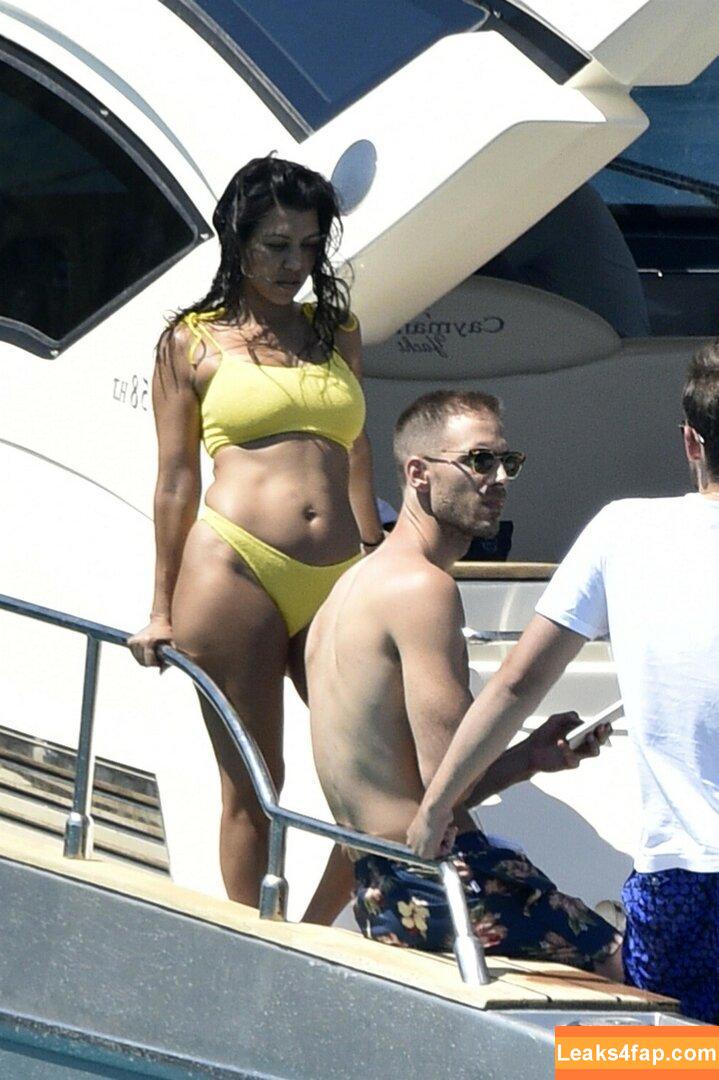 Kourtney Kardashian / kourtneykardash слитое фото фото #0290