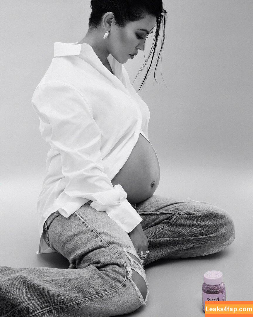 Kourtney Kardashian / kourtneykardash слитое фото фото #0341