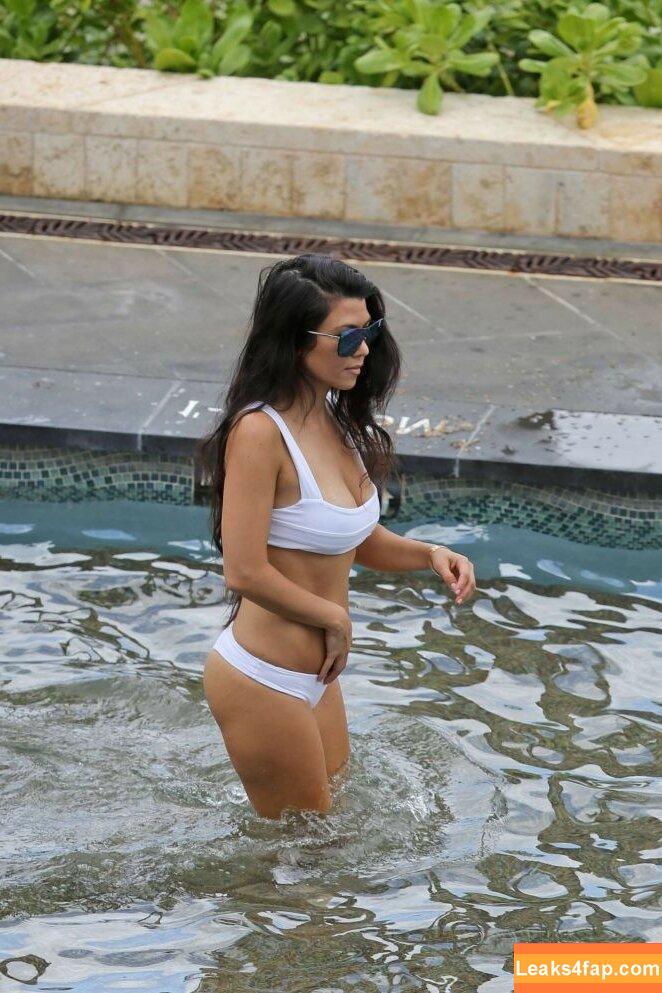 Kourtney Kardashian / kourtneykardash слитое фото фото #0390