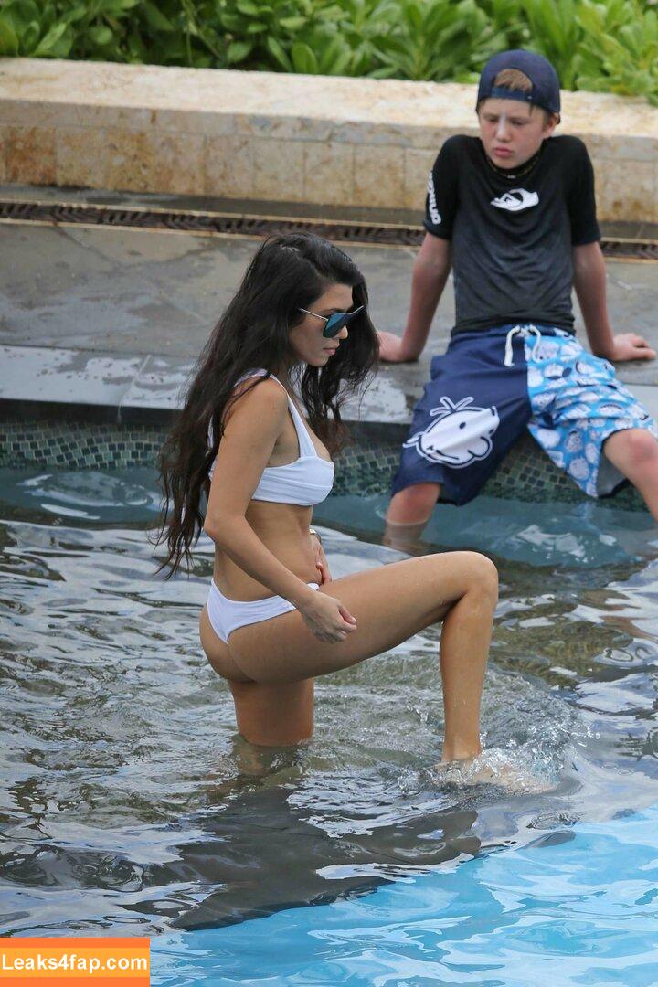 Kourtney Kardashian / kourtneykardash слитое фото фото #0395