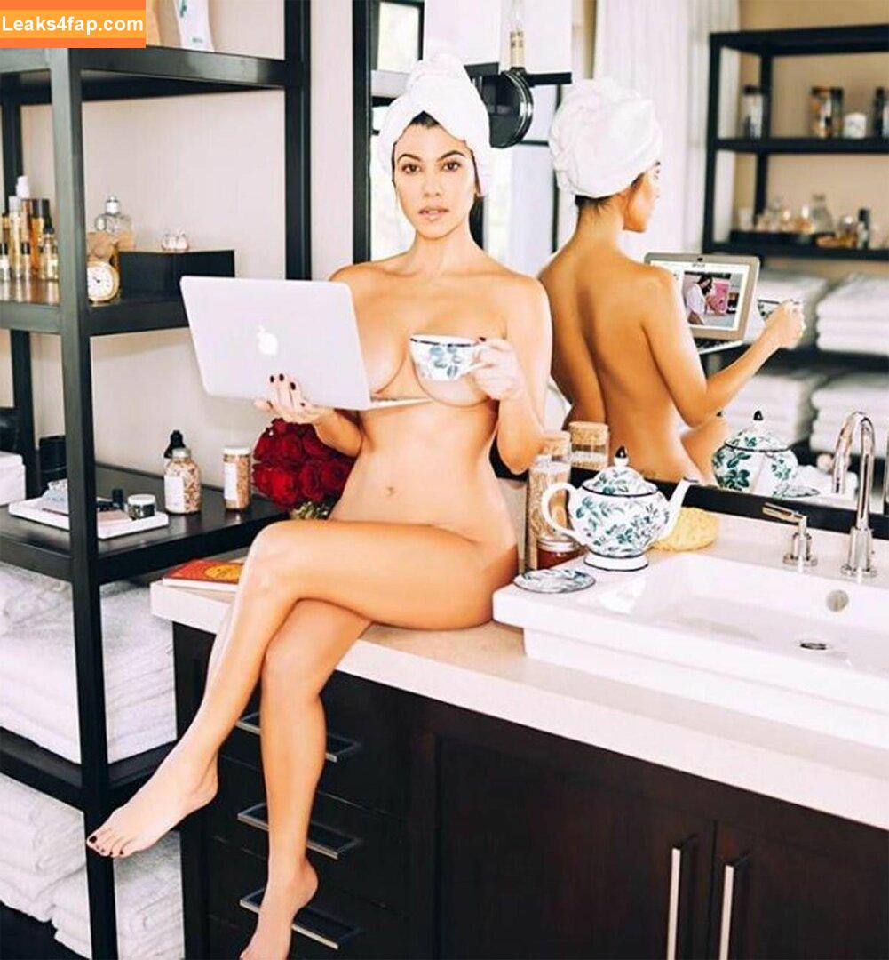 Kourtney Kardashian / kourtneykardash слитое фото фото #0449