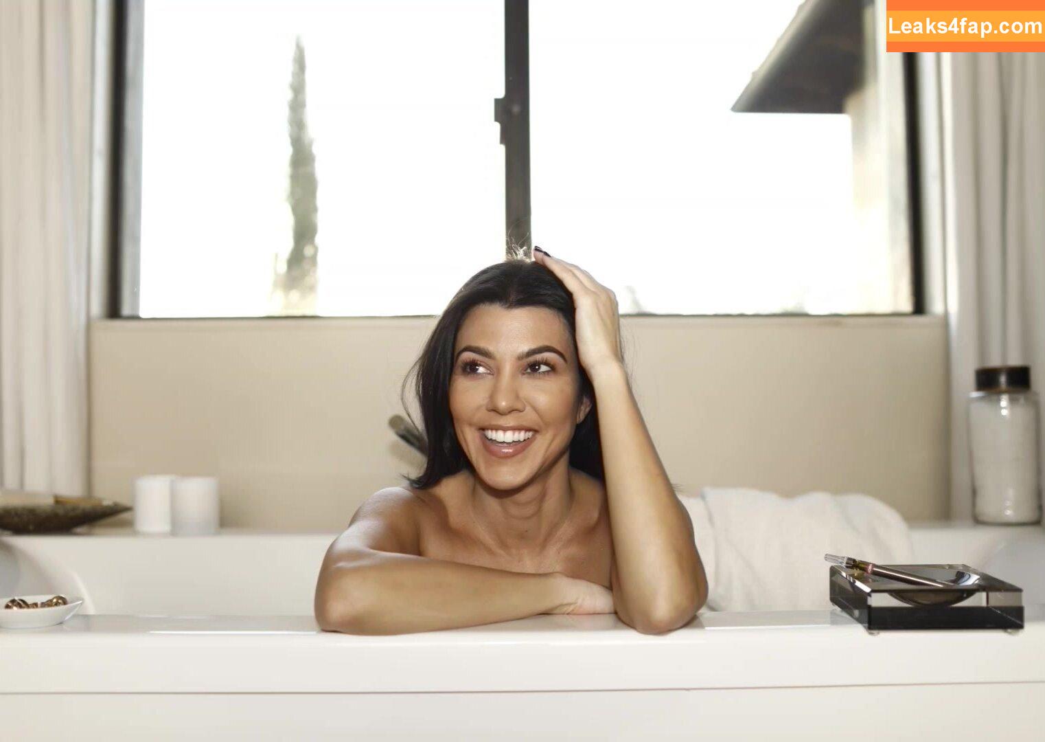 Kourtney Kardashian / kourtneykardash leaked photo photo #0486