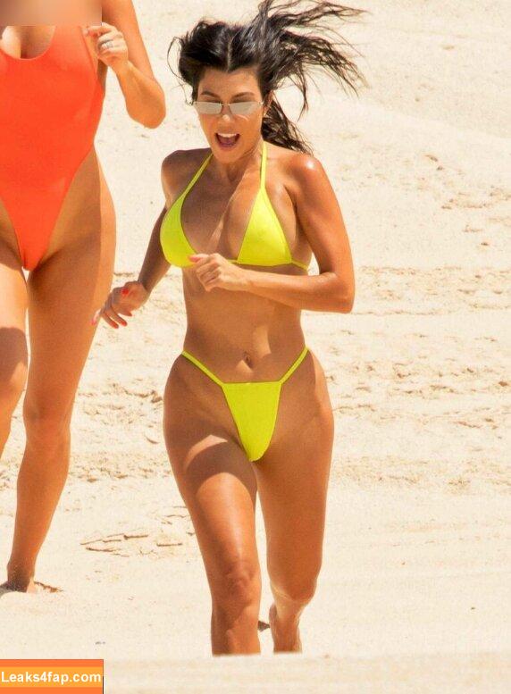 Kourtney Kardashian / kourtneykardash leaked photo photo #0584