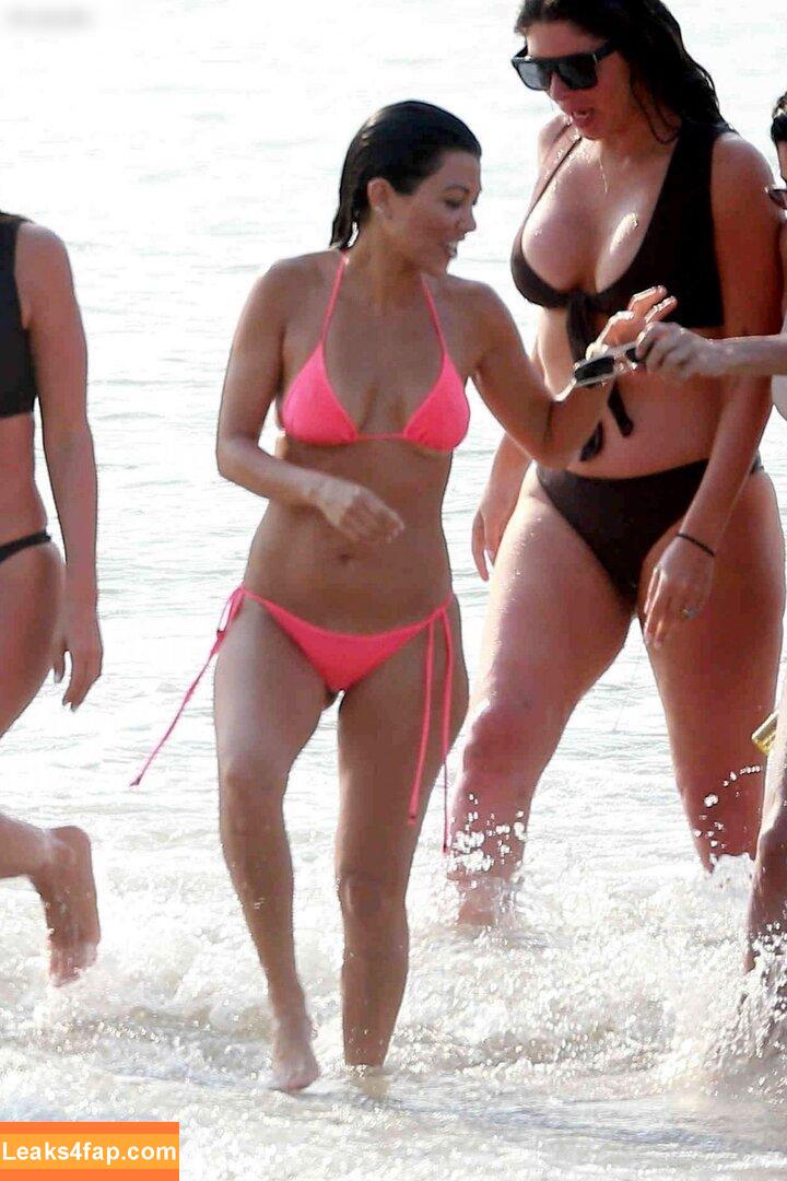 Kourtney Kardashian / kourtneykardash слитое фото фото #0686