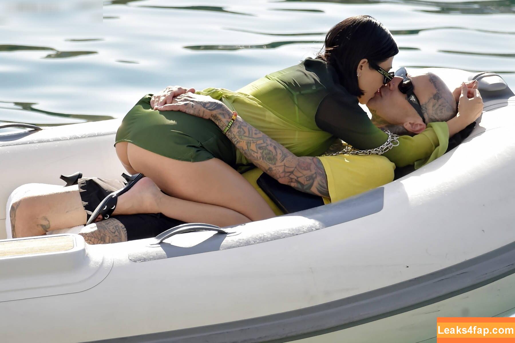 Kourtney Kardashian / kourtneykardash leaked photo photo #0735