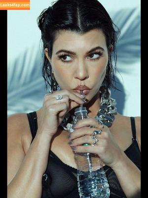 Kourtney Kardashian фото #0002