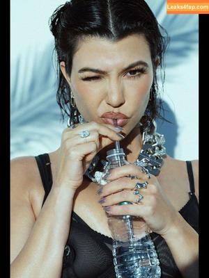 Kourtney Kardashian фото #0010