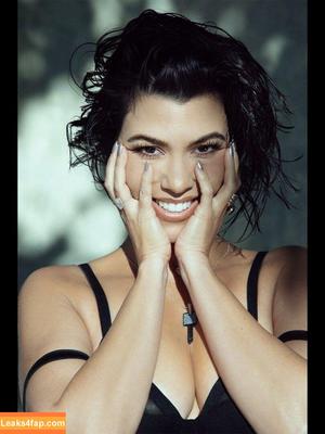 Kourtney Kardashian фото #0011